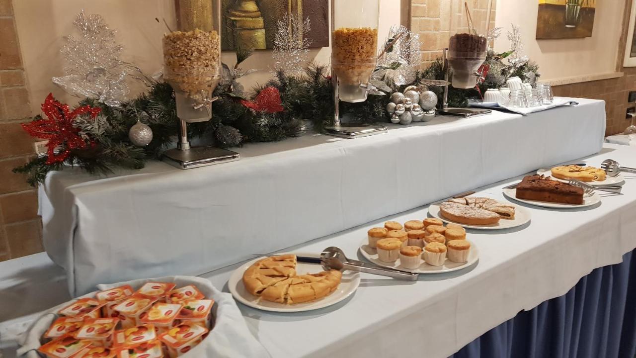 Hotel Holiday Foggia Exterior foto